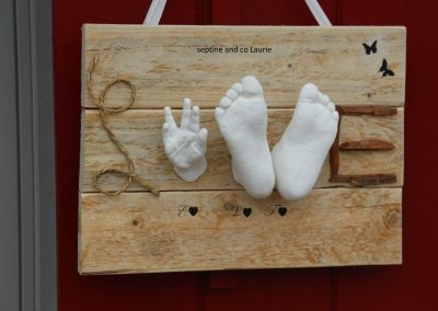 empreintes-moulages-3D-enfants-main-platre-souvenir-enfance-cadeau-personnalisé-moulage-corporel-souvenir-eternel-fratrie-famille-éternel-symbolisme-amour-famille-souvenir.jpg