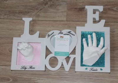 empreintes-moulages-3D-enfants-main-platre-souvenir-enfance-cadeau-personnalisé-moulage-corporel-souvenir-eternel-fratrie-famille-éternel-symbolisme-amour-famille-souvenir.jpg