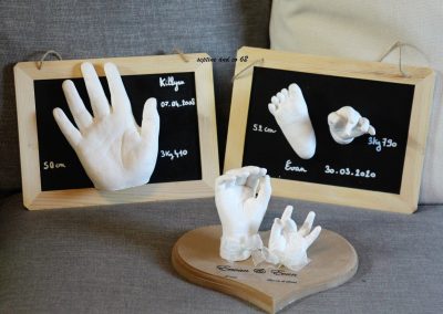 empreintes-moulages-3D-enfants-main-platre-souvenir-enfance-cadeau-personnalisé-moulage-corporel-souvenir-eternel-fratrie-famille-éternel-symbolisme-amour-famille-souvenir.jpg